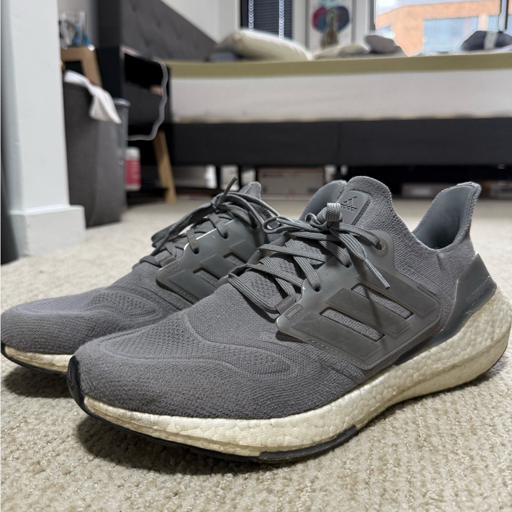 Adidas ultraboost 22 men’s running shoes 11.5